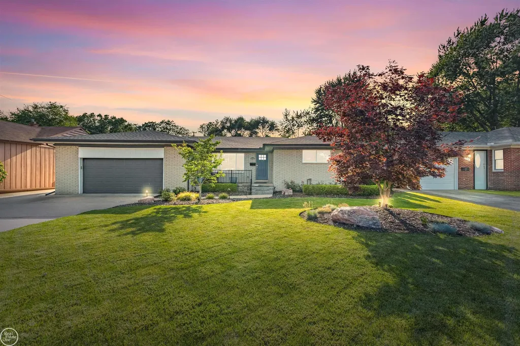 27927 Manhattan Street St. Clair Shores City MI 48081