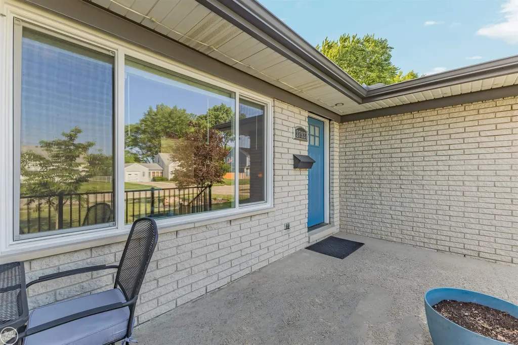 27927 Manhattan Street St. Clair Shores City MI 48081