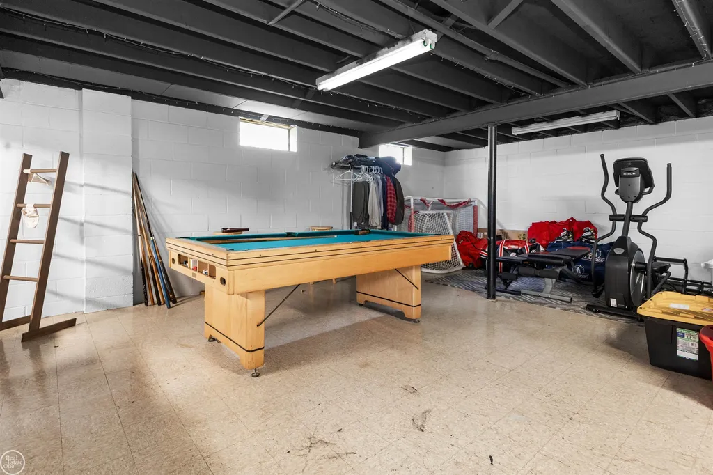 27927 Manhattan Street St. Clair Shores City MI 48081