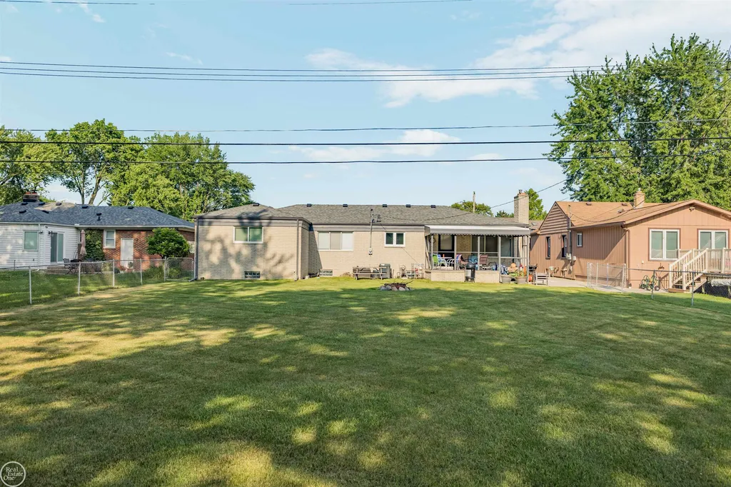 27927 Manhattan Street St. Clair Shores City MI 48081