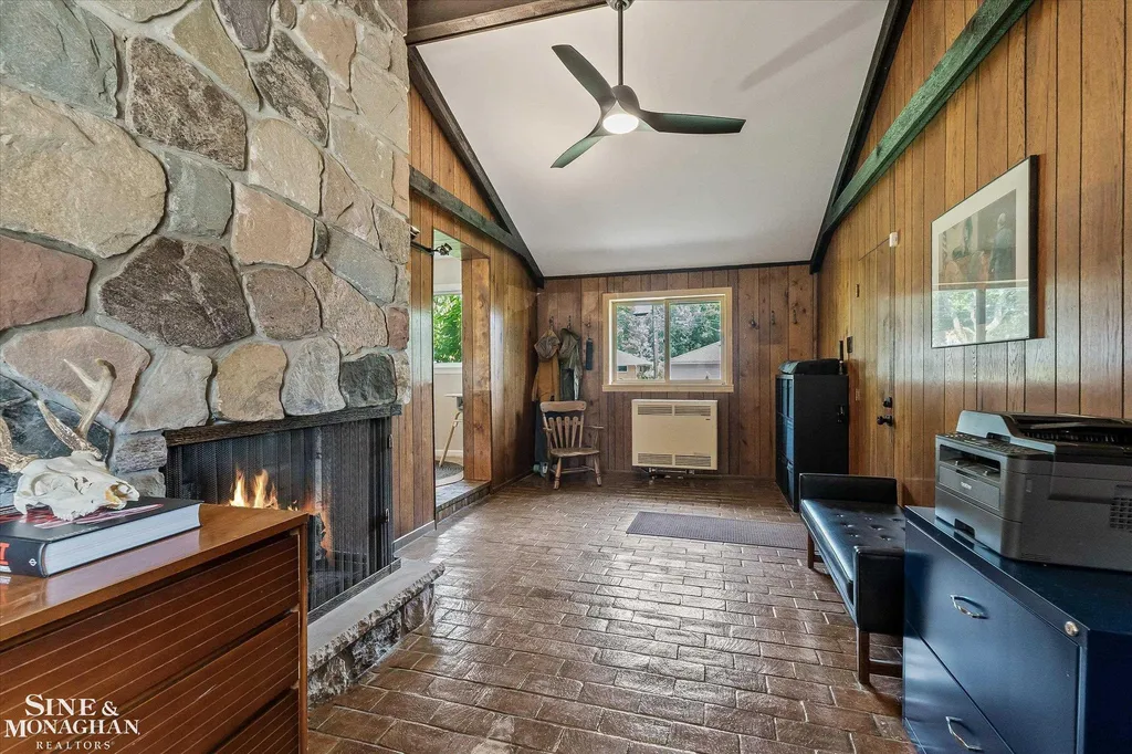 16146 Beverly Road Beverly Hills Village MI 48025