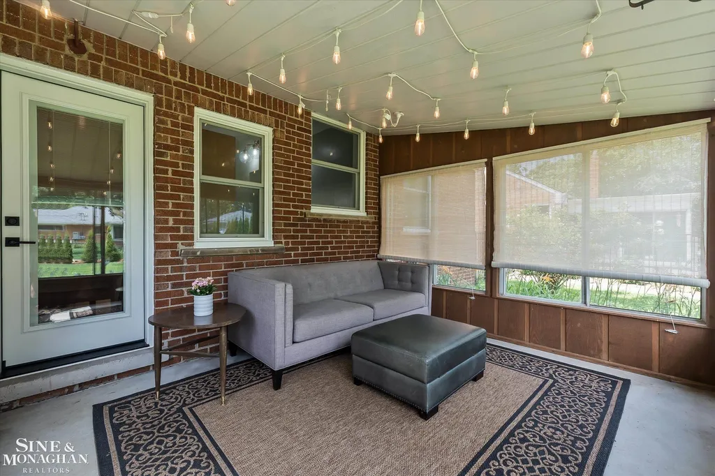 16146 Beverly Road Beverly Hills Village MI 48025