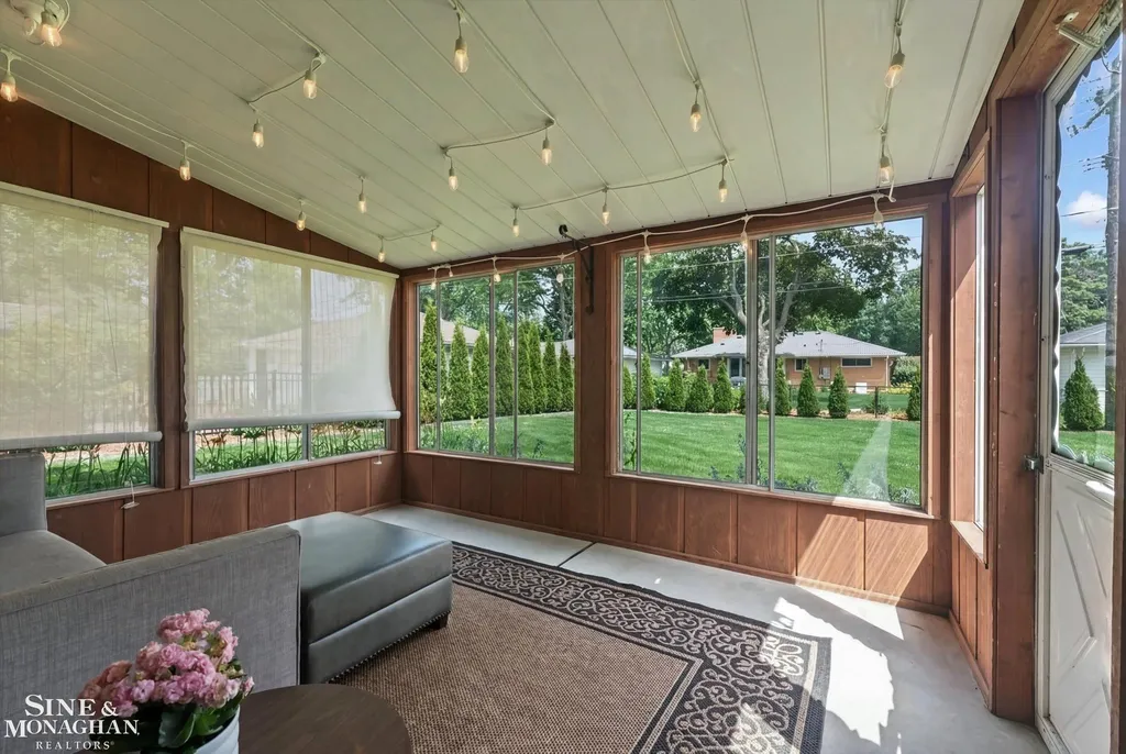 16146 Beverly Road Beverly Hills Village MI 48025