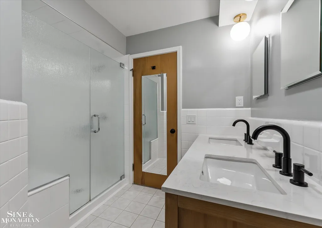 16146 Beverly Road Beverly Hills Village MI 48025