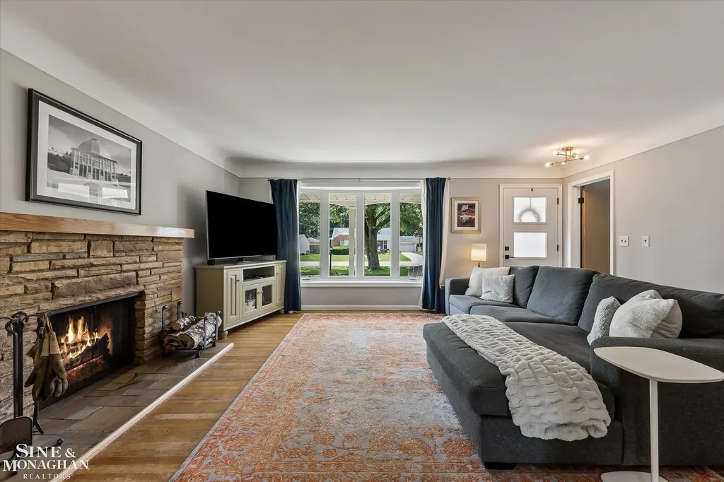 16146 Beverly Road Beverly Hills Village MI 48025