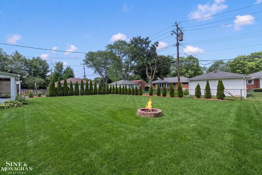 16146 Beverly Road Beverly Hills Village MI 48025