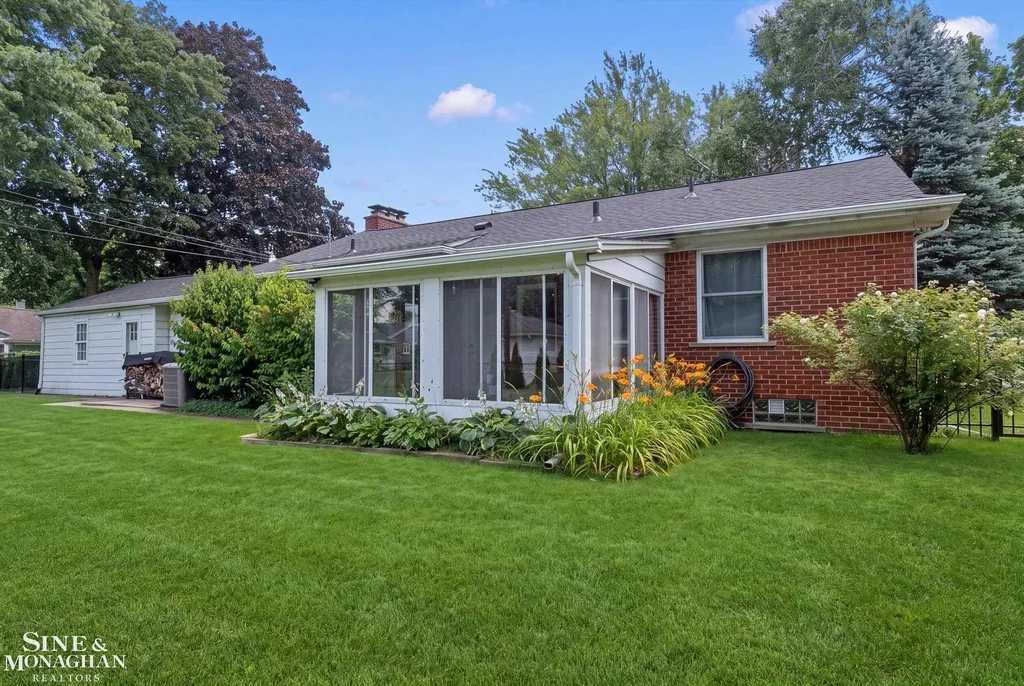16146 Beverly Road Beverly Hills Village MI 48025