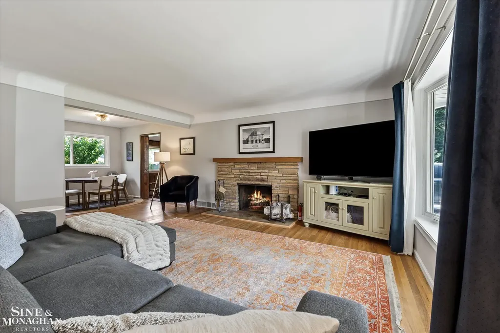 16146 Beverly Road Beverly Hills Village MI 48025