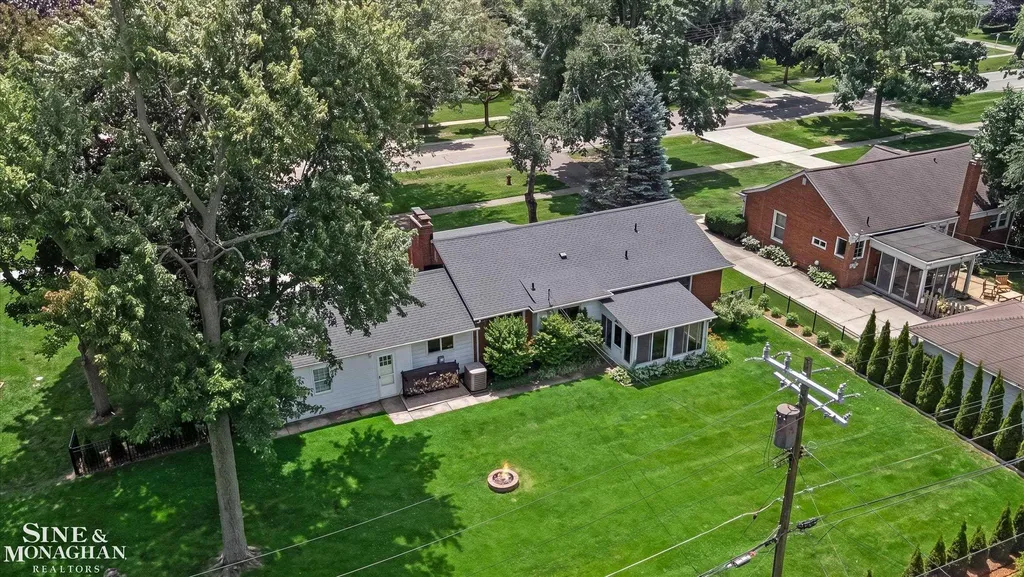16146 Beverly Road Beverly Hills Village MI 48025