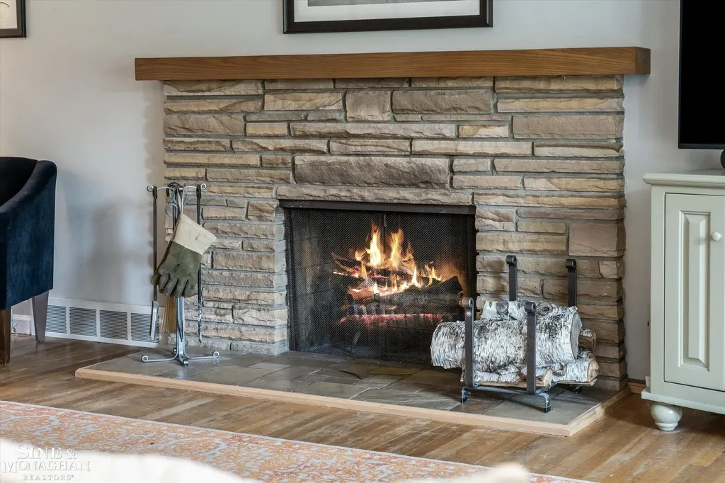 16146 Beverly Road Beverly Hills Village MI 48025