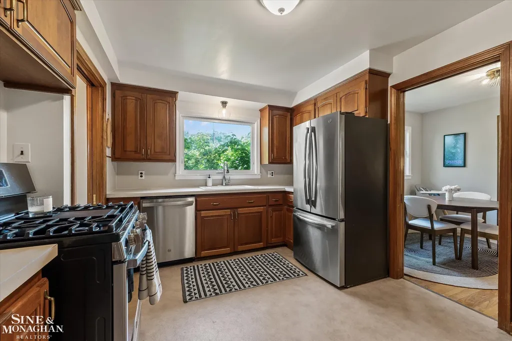 16146 Beverly Road Beverly Hills Village MI 48025