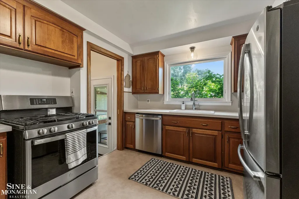 16146 Beverly Road Beverly Hills Village MI 48025