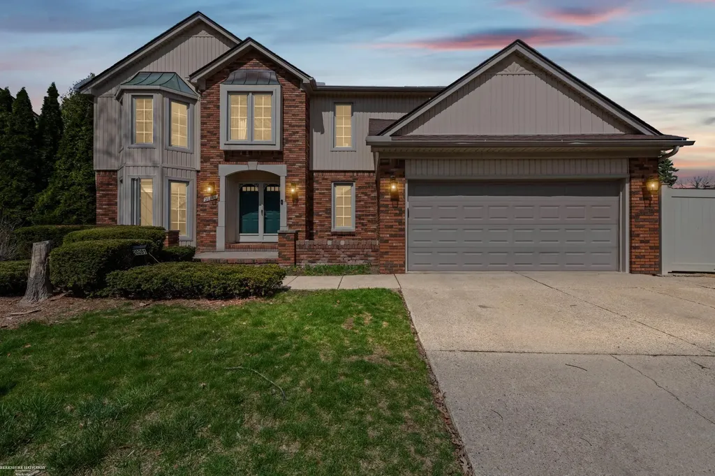 20281 Bannister Way Clinton Charter Township MI 48038
