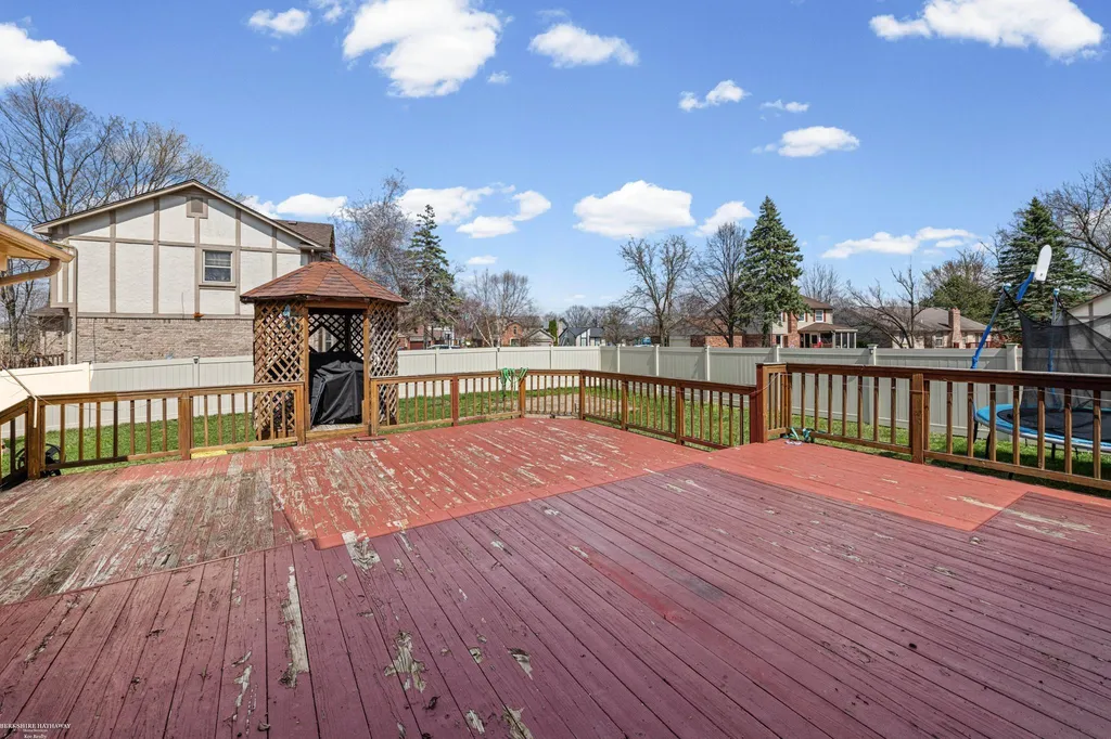20281 Bannister Way Clinton Charter Township MI 48038