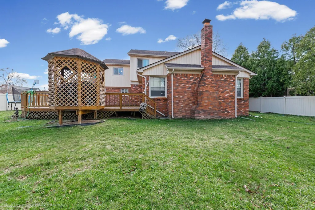 20281 Bannister Way Clinton Charter Township MI 48038