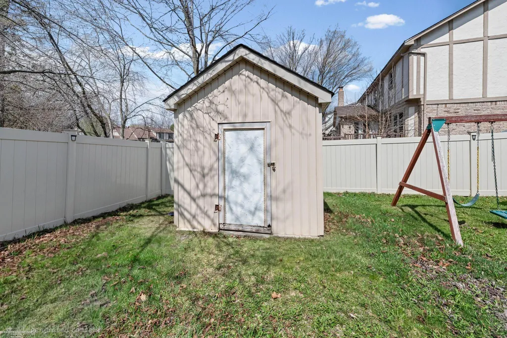 20281 Bannister Way Clinton Charter Township MI 48038