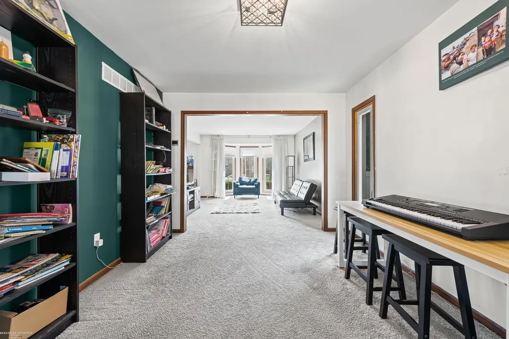 20281 Bannister Way Clinton Charter Township MI 48038