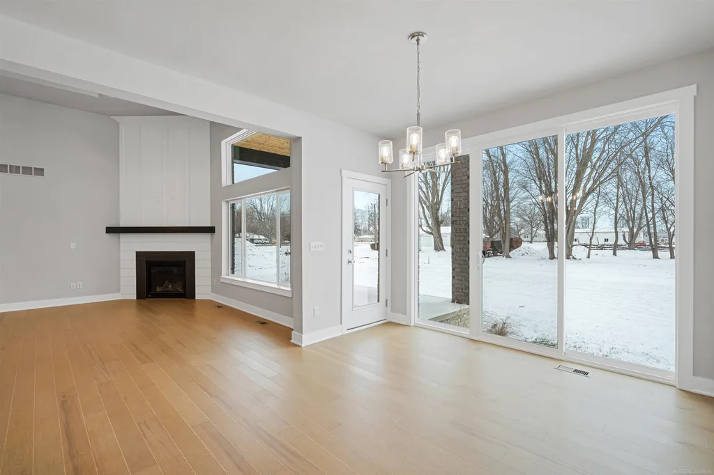 16871 Crittenden Drive Macomb Township MI 48044