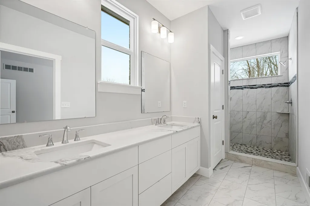 16871 Crittenden Drive Macomb Township MI 48044