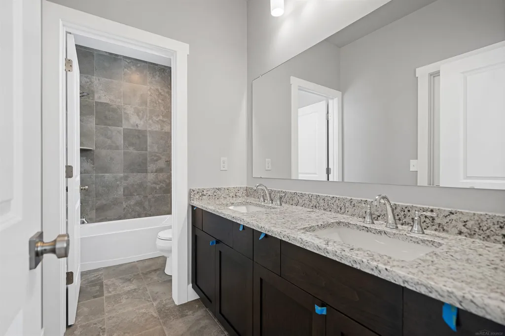 16871 Crittenden Drive Macomb Township MI 48044