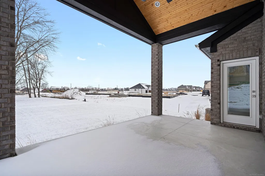 16871 Crittenden Drive Macomb Township MI 48044