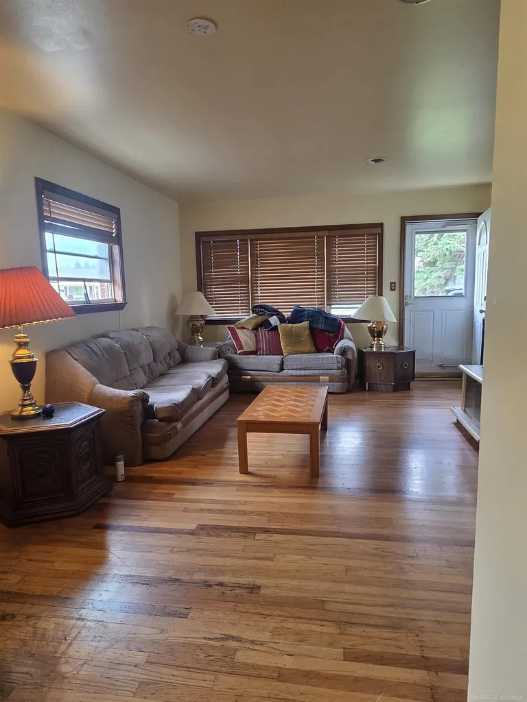 5721 Patricia Avenue Shelby Charter Township MI 48317