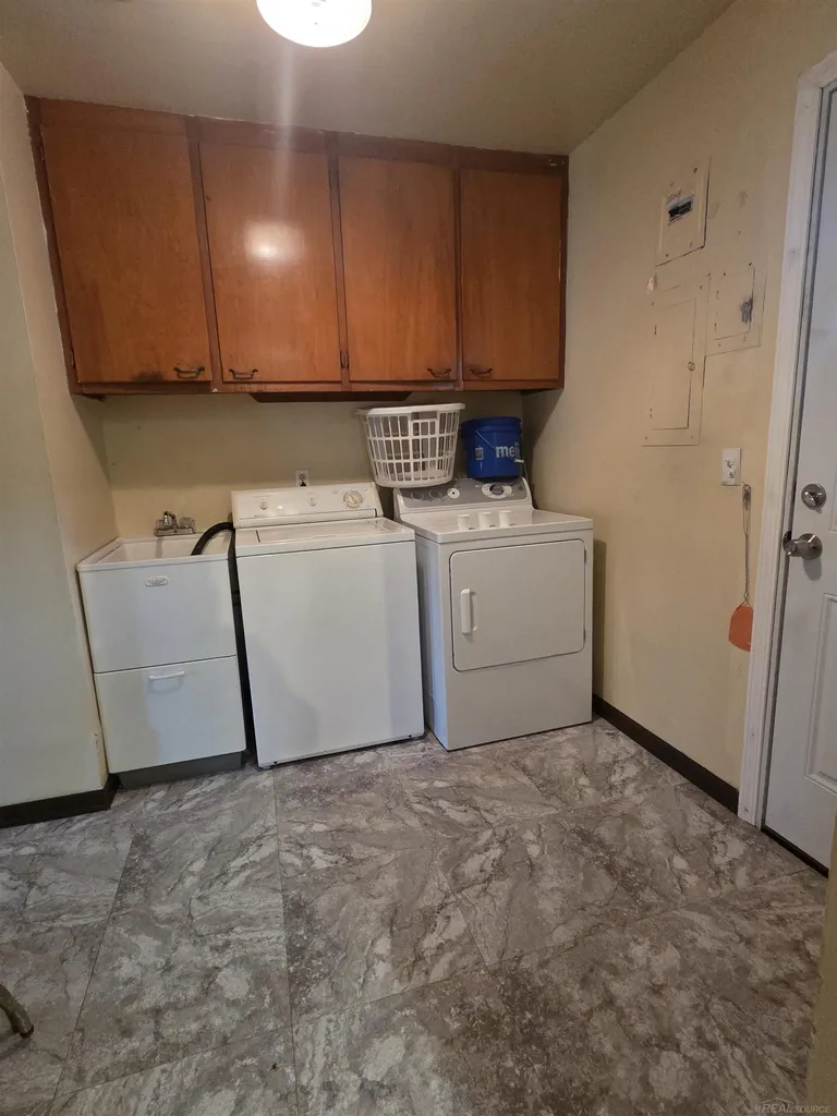 5721 Patricia Avenue Shelby Charter Township MI 48317