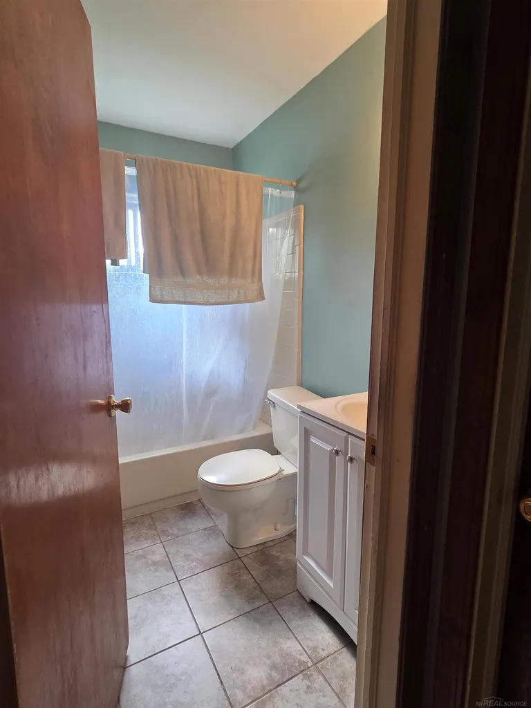 5721 Patricia Avenue Shelby Charter Township MI 48317