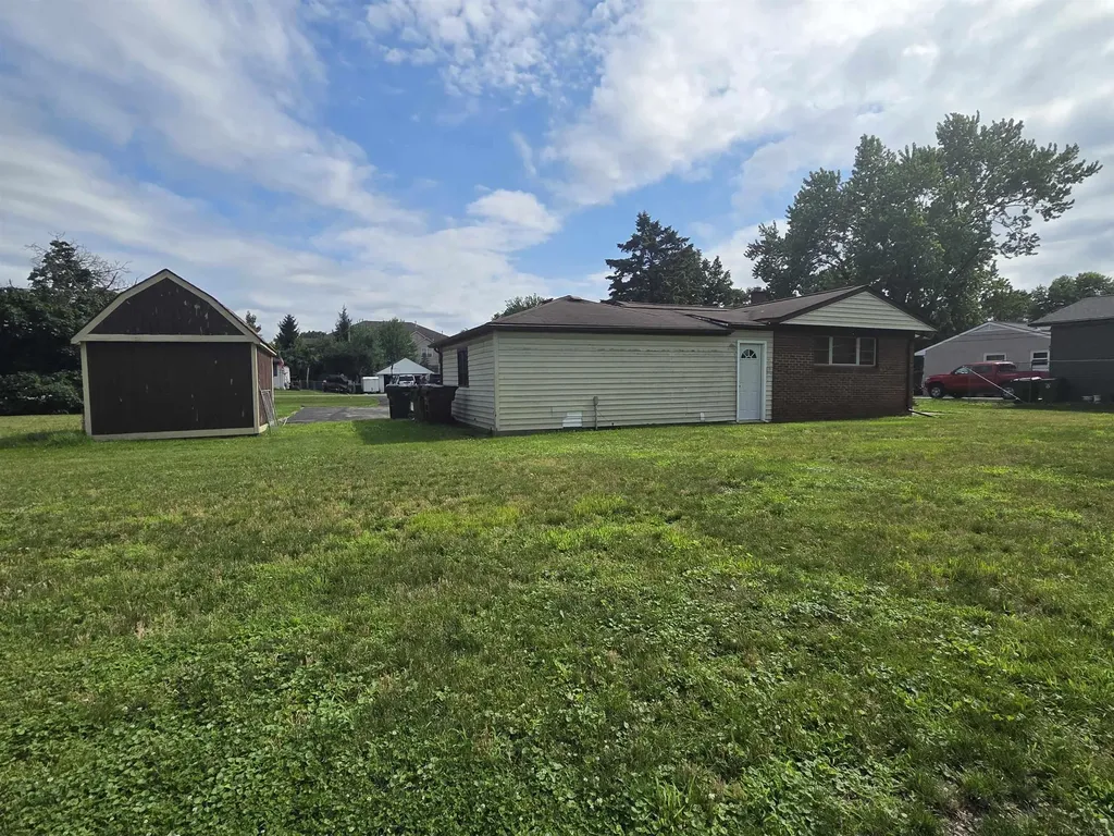 5721 Patricia Avenue Shelby Charter Township MI 48317