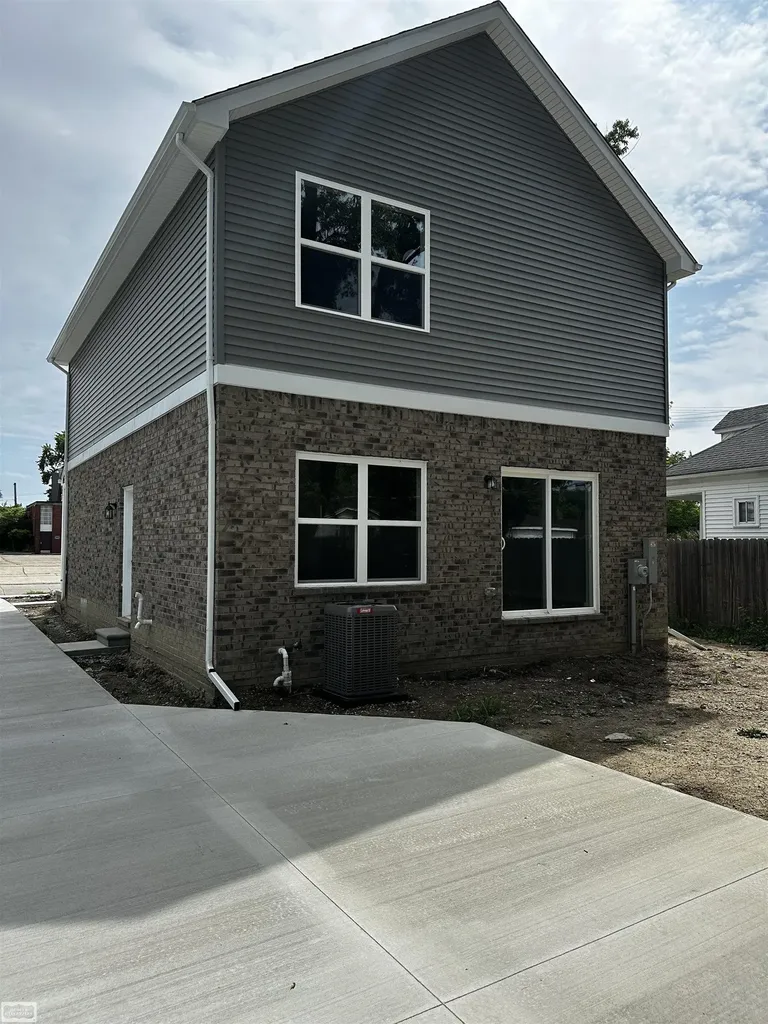 22319 Ridgeway Street St. Clair Shores City MI 48080