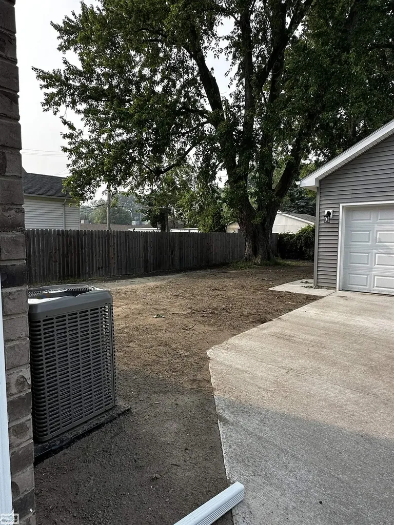 22319 Ridgeway Street St. Clair Shores City MI 48080