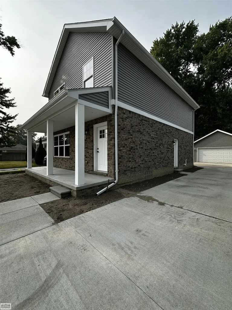 22319 Ridgeway Street St. Clair Shores City MI 48080