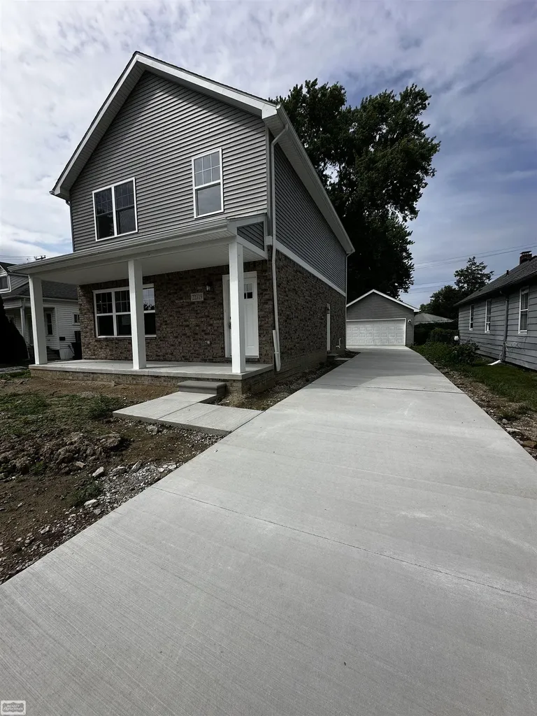 22319 Ridgeway Street St. Clair Shores City MI 48080