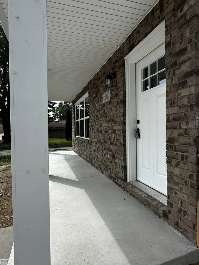 22319 Ridgeway Street St. Clair Shores City MI 48080
