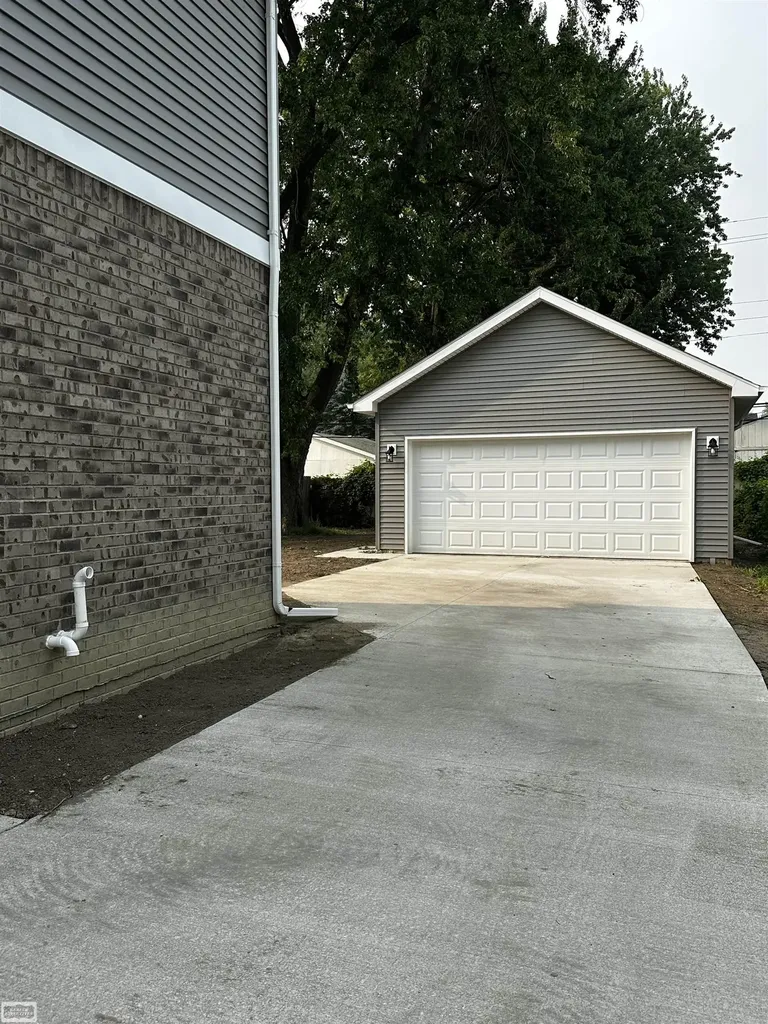 22319 Ridgeway Street St. Clair Shores City MI 48080