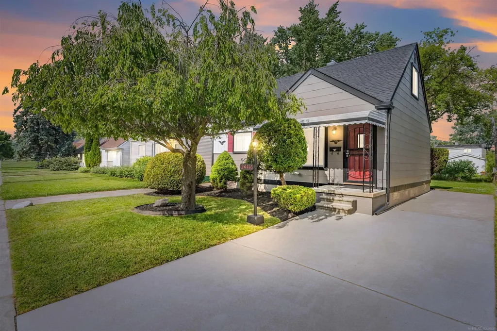 24416 Lauren Avenue Warren City MI 48089