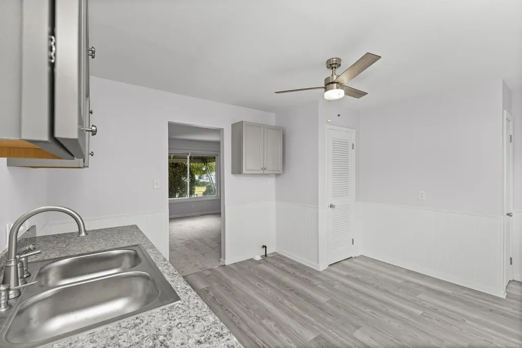 24416 Lauren Avenue Warren City MI 48089