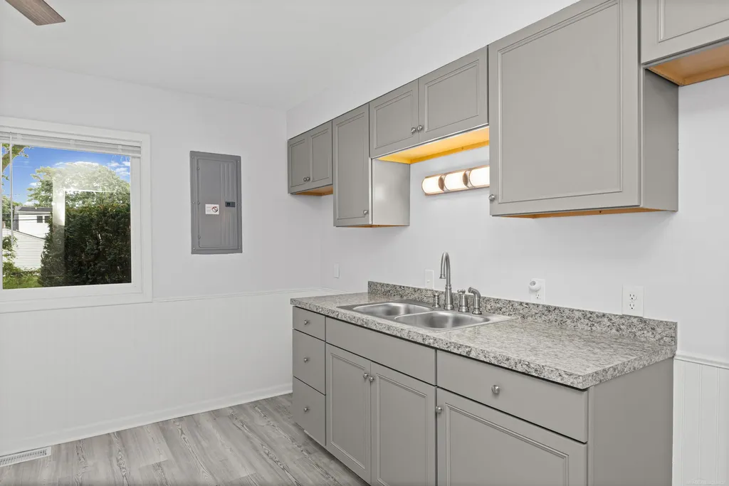 24416 Lauren Avenue Warren City MI 48089