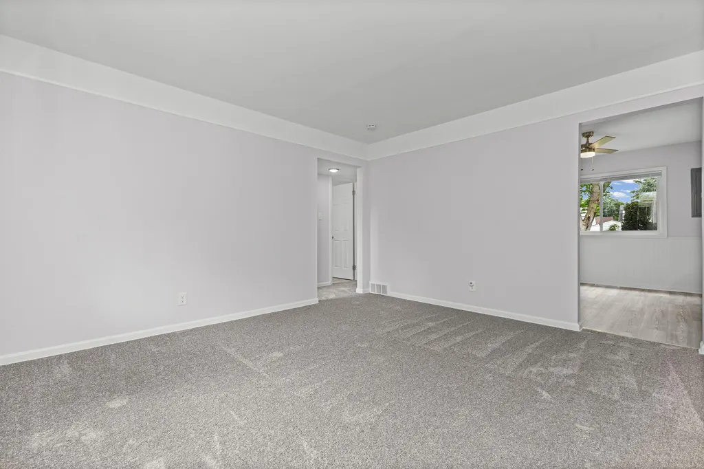 24416 Lauren Avenue Warren City MI 48089