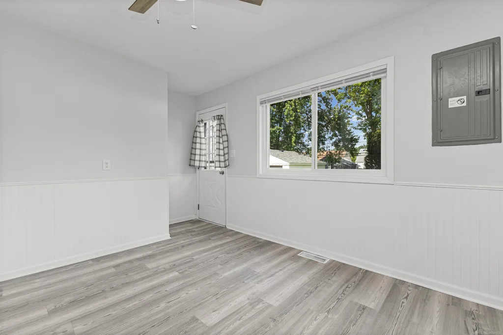24416 Lauren Avenue Warren City MI 48089