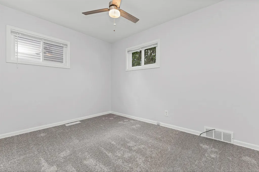 24416 Lauren Avenue Warren City MI 48089