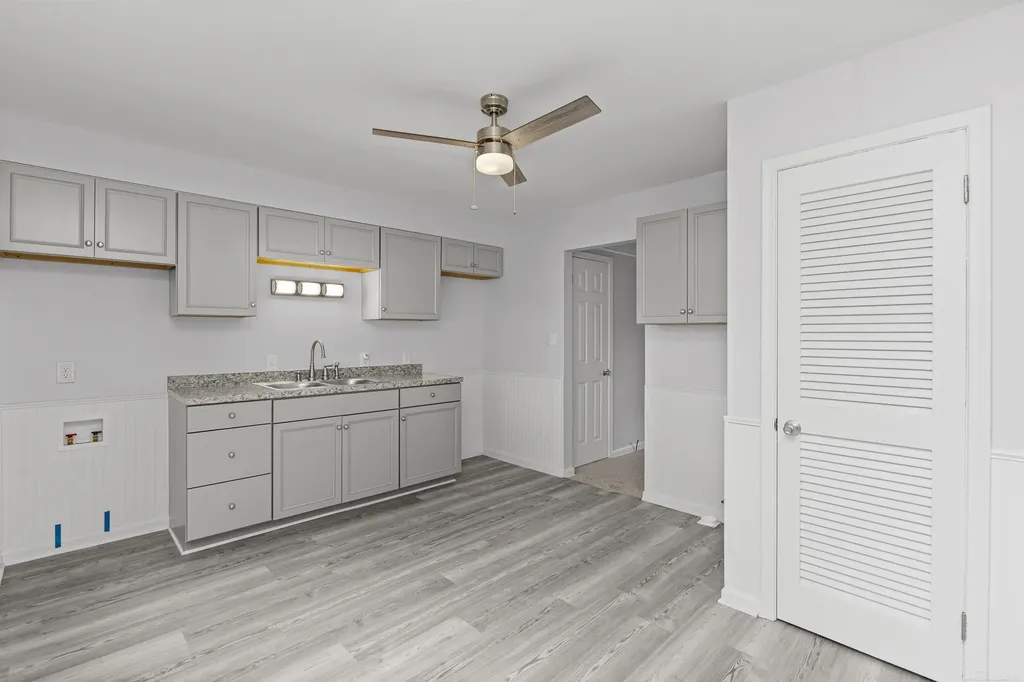 24416 Lauren Avenue Warren City MI 48089
