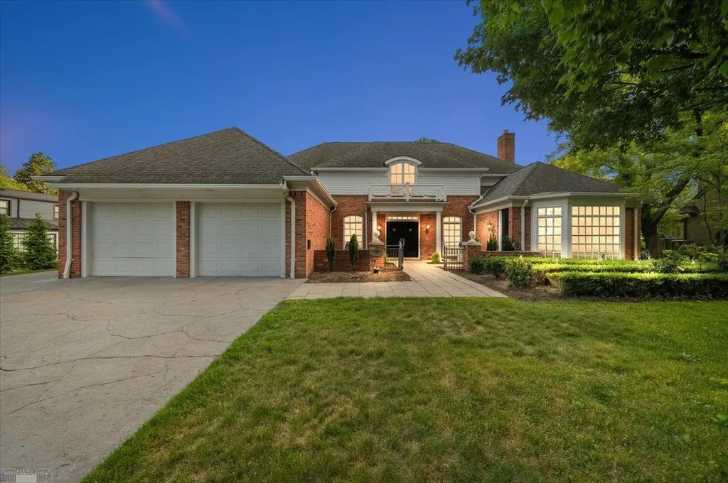 161 Lothrop Road Grosse Pointe Farms City MI 48236
