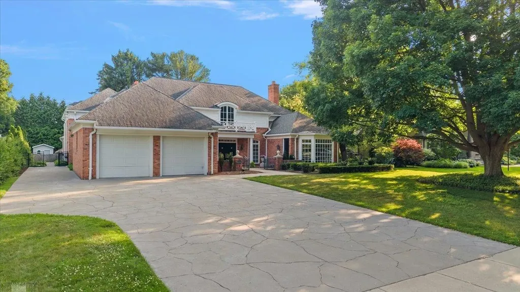161 Lothrop Road Grosse Pointe Farms City MI 48236