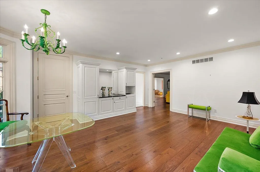 161 Lothrop Road Grosse Pointe Farms City MI 48236