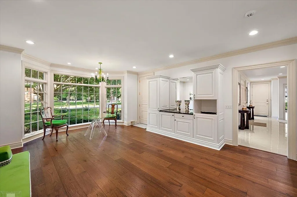 161 Lothrop Road Grosse Pointe Farms City MI 48236