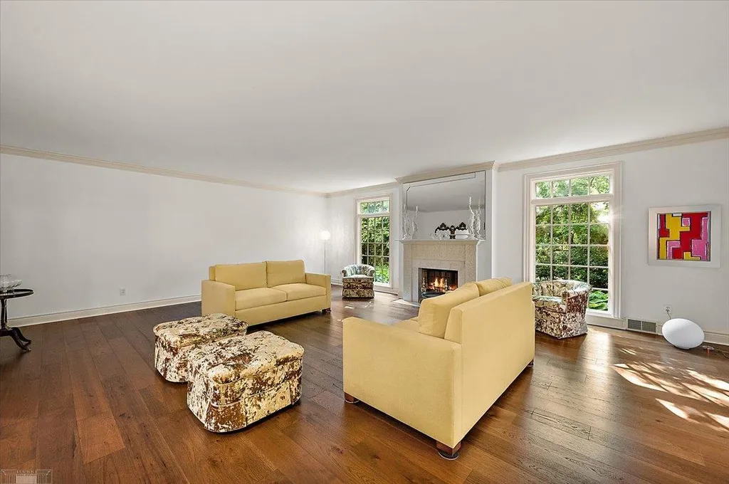 161 Lothrop Road Grosse Pointe Farms City MI 48236