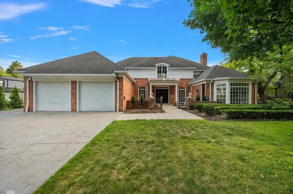 161 Lothrop Road Grosse Pointe Farms City MI 48236