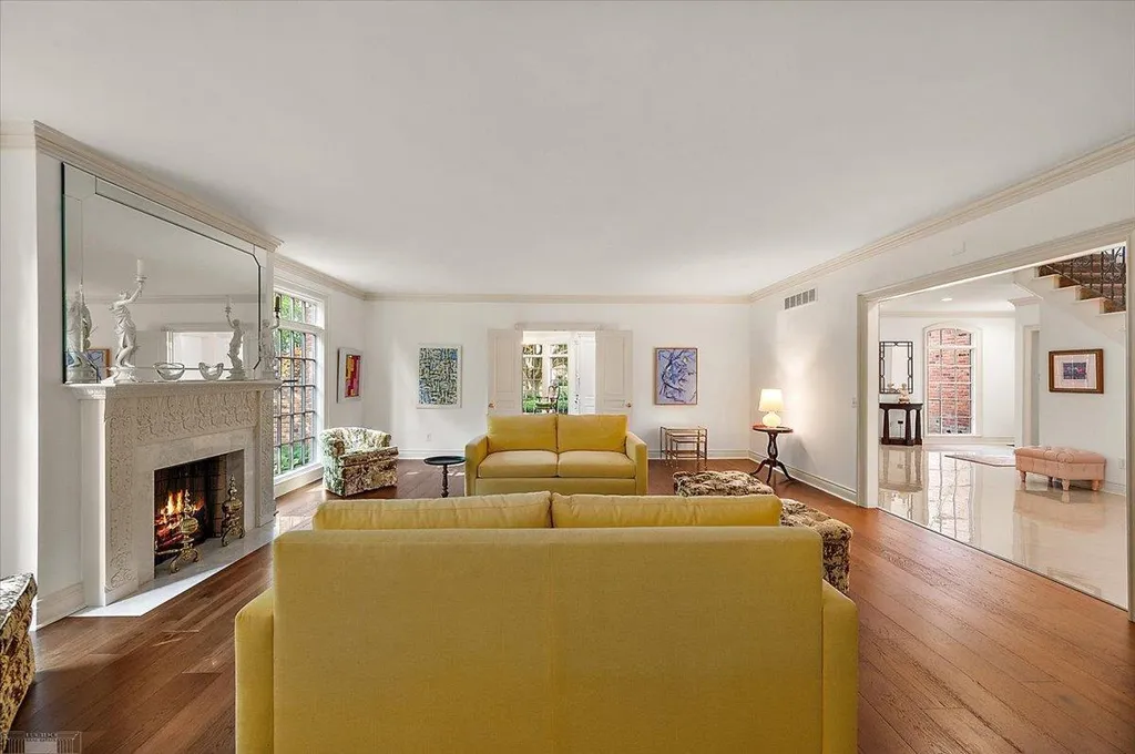 161 Lothrop Road Grosse Pointe Farms City MI 48236
