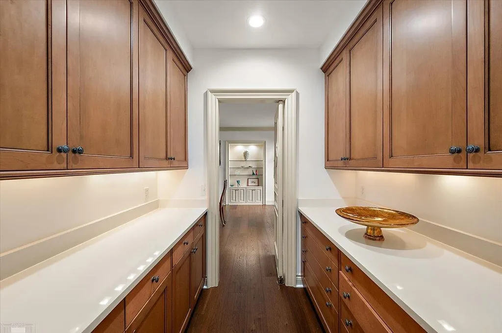 161 Lothrop Road Grosse Pointe Farms City MI 48236
